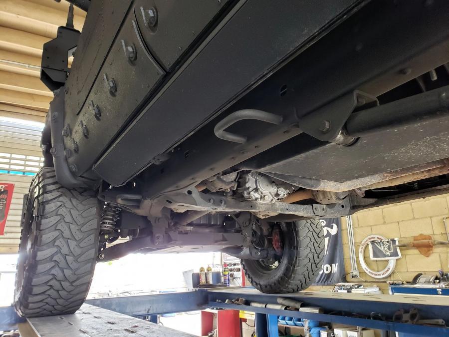 Днище и подвеска Toyota Tundra CrewMax 4x4 Zombie Apocalypse 2013 года  (фото 426 из 461)